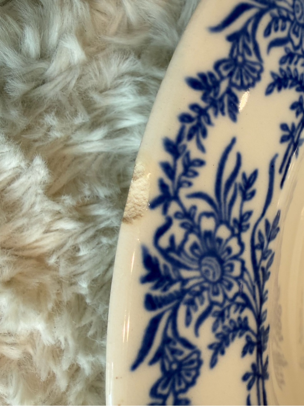 Set of 4- Vintage 8 1/4” Blue Willow pattern bowls by Royal China Company - Picture 7 of 8